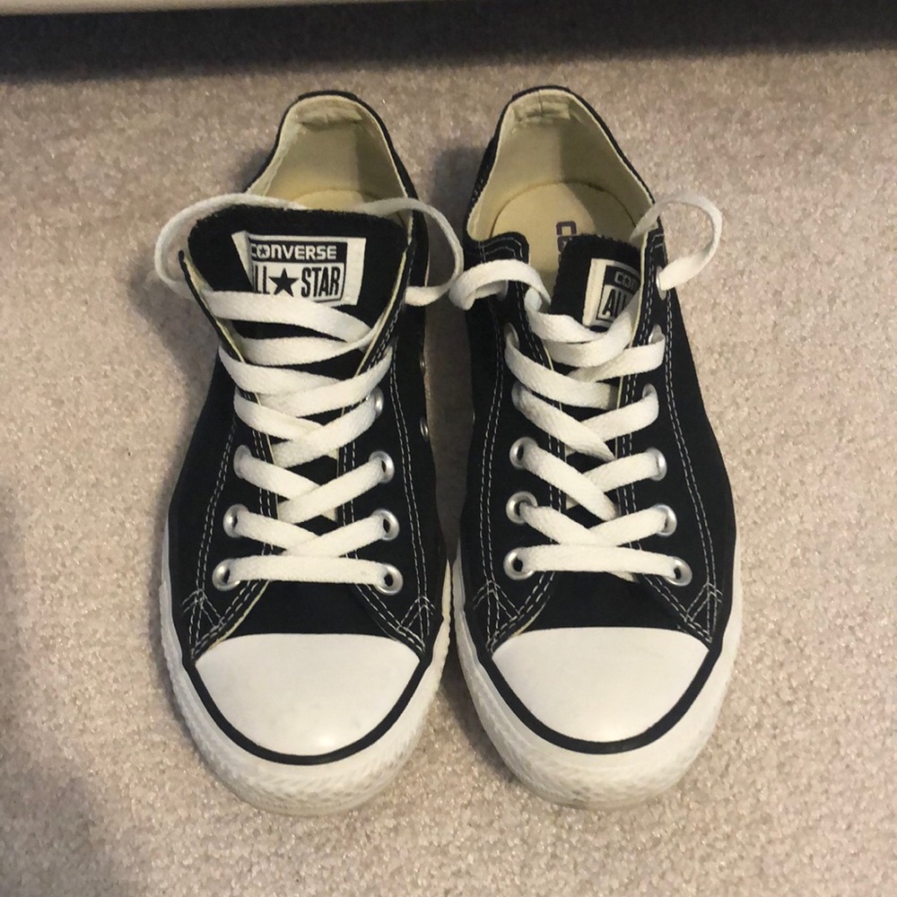 Women’s 8, Men’s 6 Converse All Star Chuck Taylor’s. Black.